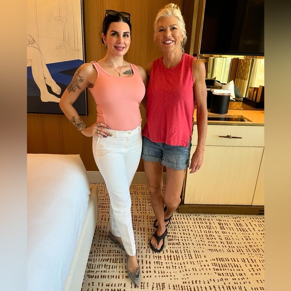 Meet your Posher, Amber - Picture 3 of 8